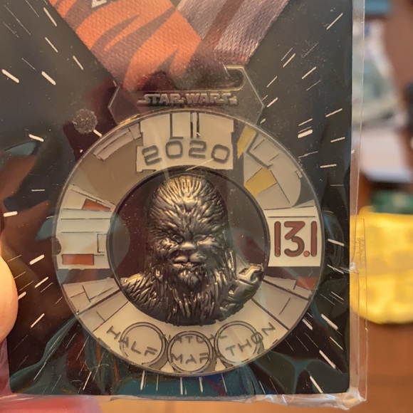 Star Wars Virtual Half Marathon 2020 Pin - Picture 2 of 3